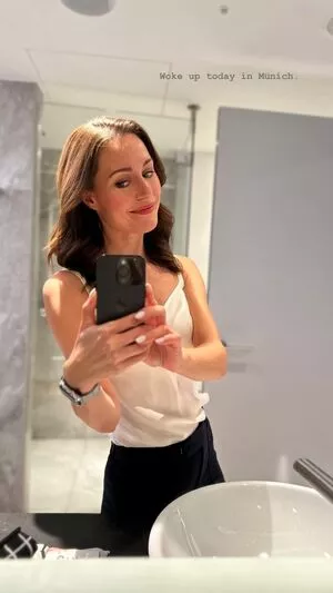 Sanna Marin / Finnish Prime Minister: / sannamarin фото голая #0226