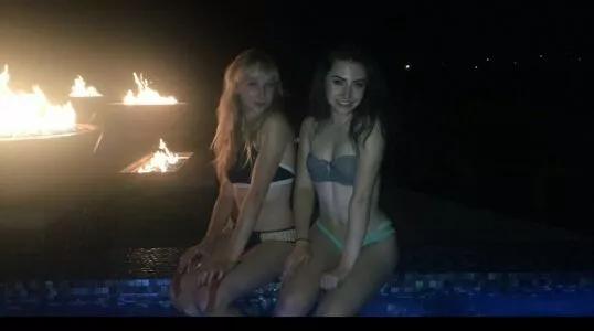 Santa Clarita Sluts / izzy.bush фото голая #0042