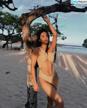 Sanya Lopez / sanyalopez nude photo #0001