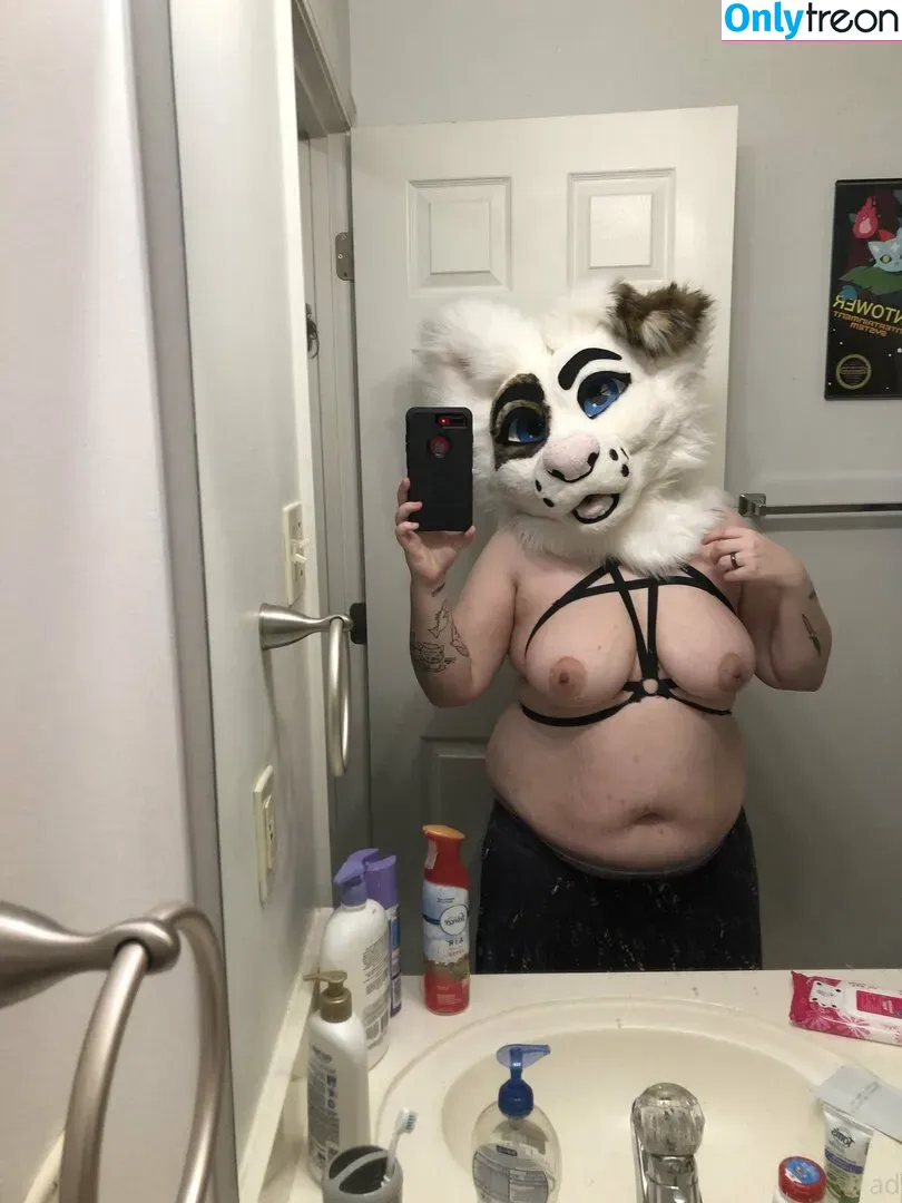 saoirsemutt nude photo #0103 (therealpineapplefox)