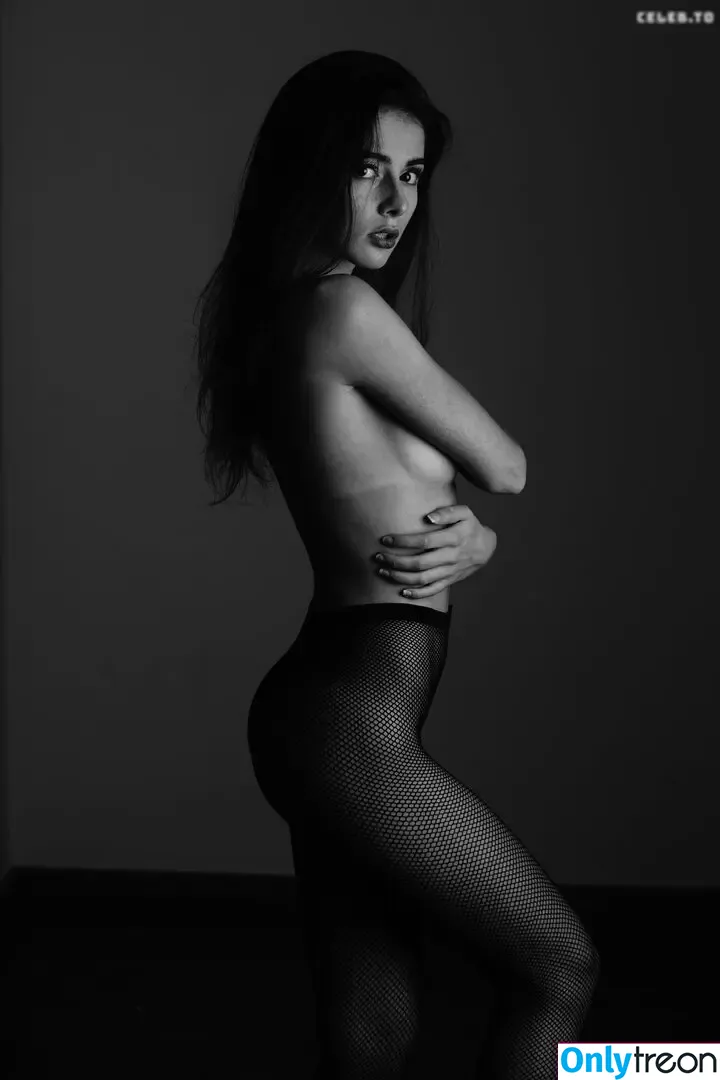Sara Dokumaci nude photo #0025 (saradoku)