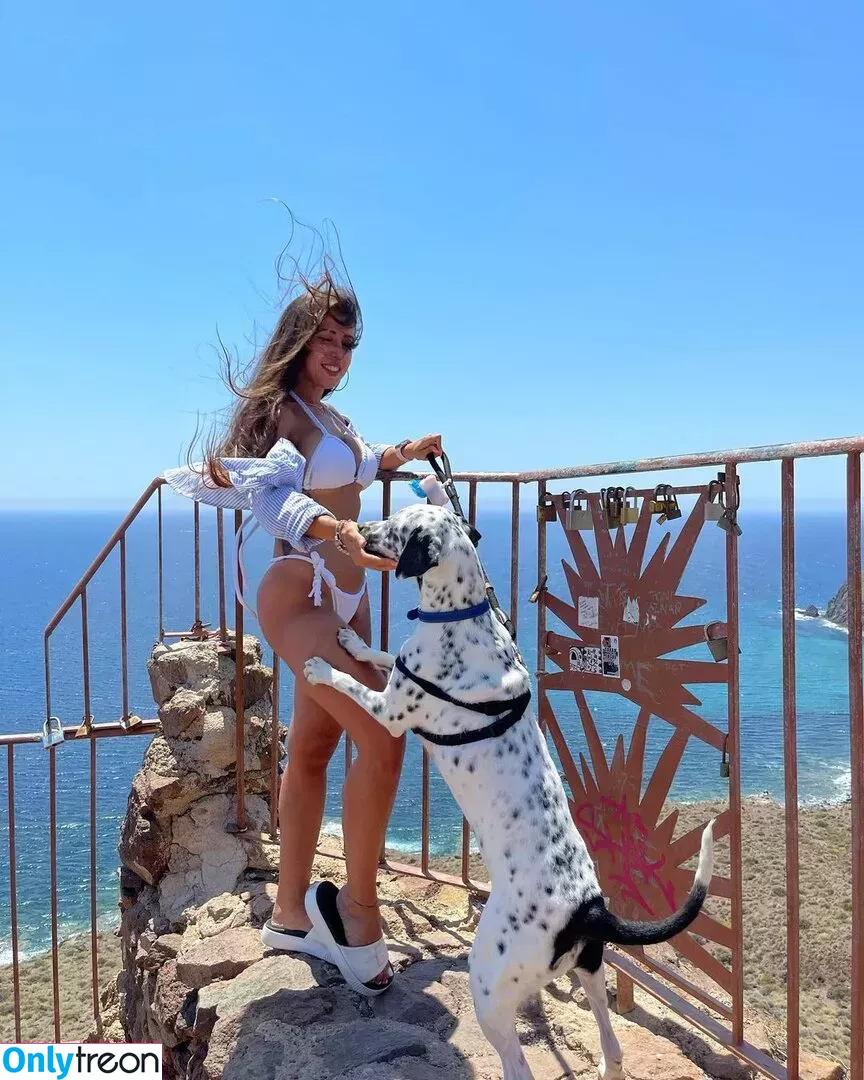 Sara Izquierdo nude photo #0015 (saraizquierd / vickyizquierdo)