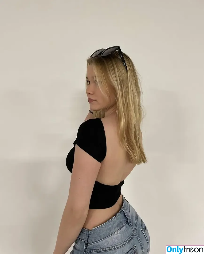 Sara Manner nude photo #0041 (sara.manner)