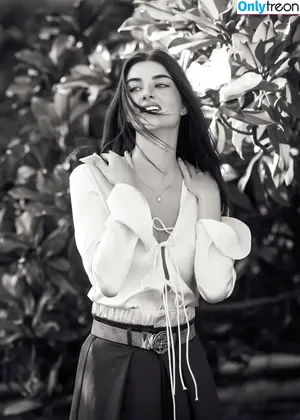 Sara Moratilla / Sara de Luz / SaraDeLuz / sara_mrtlla фото голая #0275