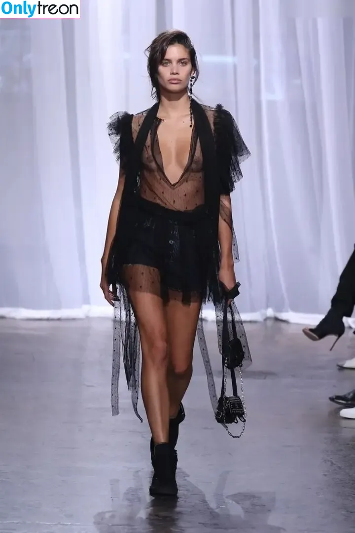 Sara Sampaio голая photo #0408 (SaraSampaio)
