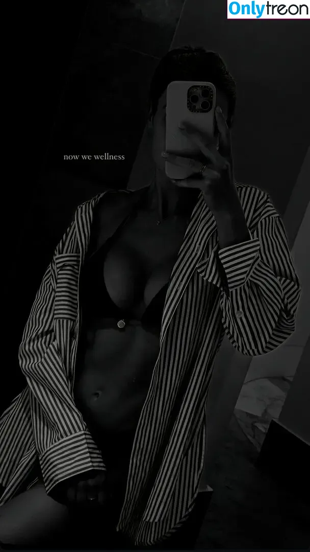 Sarah Angus голая photo #0001 (sarahangus)