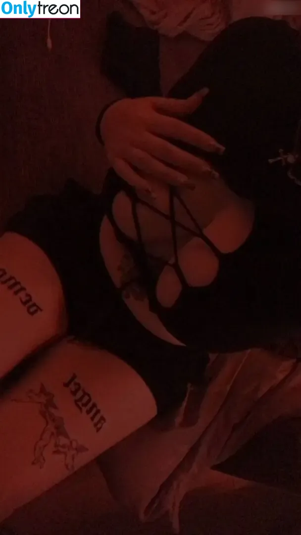 Sarah / blckbtyy / urluvv.sarah nude photo #0001 (blckbtyy / urluvvshh)