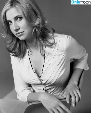 Sarah Chalke / sarahchalke nude photo #0021