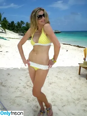 Sarah Chalke / sarahchalke nude photo #0043