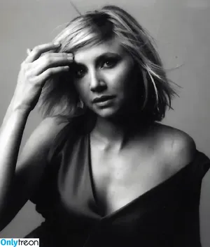Sarah Chalke / sarahchalke nude photo #0059