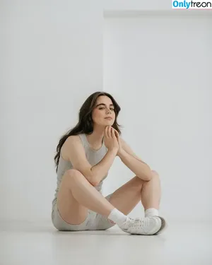 Sarah Desjardins / SarahDesjardins nude photo #0013
