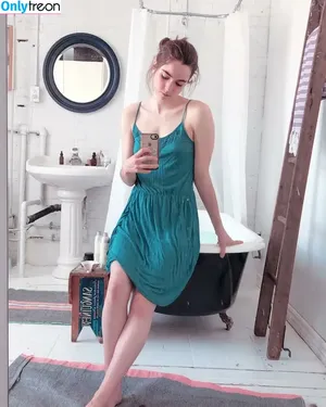 Sarah Desjardins / SarahDesjardins nude photo #0029