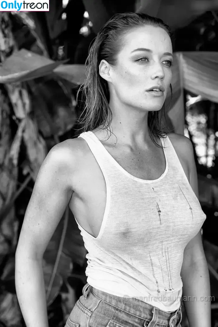 Sarah Dumont nude photo #0006 (Sarah Dumont)