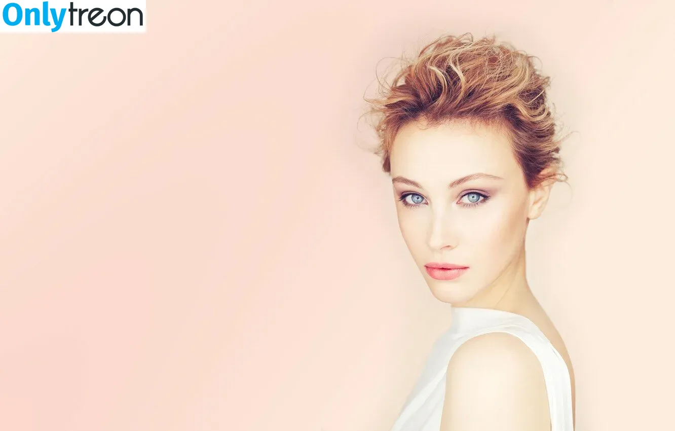 Sarah Gadon голая photo #0035 (sarahgadon)