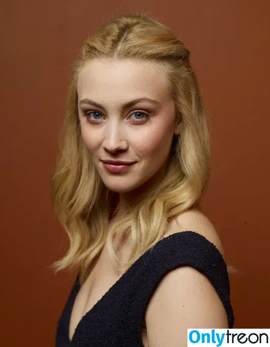 Sarah Gadon голая photo #0036 (sarahgadon)