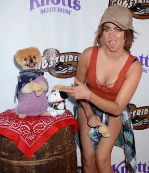 Sarah Hyland / Sarah_Hyland / sarahhyland фото голая #0021