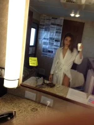 Sarah Hyland / Sarah_Hyland / sarahhyland фото голая #0025