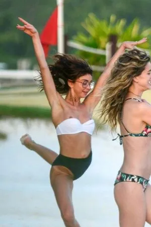 Sarah Hyland / Sarah_Hyland / sarahhyland фото голая #0039