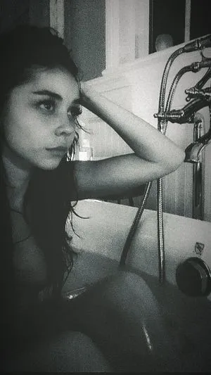 Sarah Hyland / Sarah_Hyland / sarahhyland фото голая #0065
