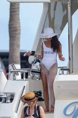 Sarah Hyland / Sarah_Hyland / sarahhyland фото голая #0261