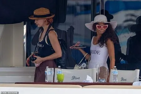 Sarah Hyland / Sarah_Hyland / sarahhyland фото голая #0266