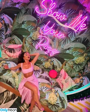 Sarah Hyland / Sarah_Hyland / sarahhyland фото голая #0515