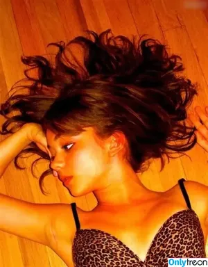 Sarah Hyland / Sarah_Hyland / sarahhyland фото голая #0542