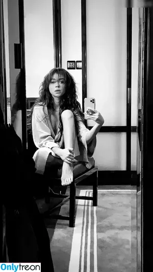 Sarah Hyland / Sarah_Hyland / sarahhyland фото голая #0562
