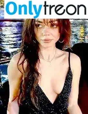 Sarah Hyland / Sarah_Hyland / sarahhyland фото голая #0577
