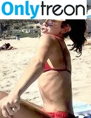 Sarah Hyland / Sarah_Hyland / sarahhyland фото голая #0591