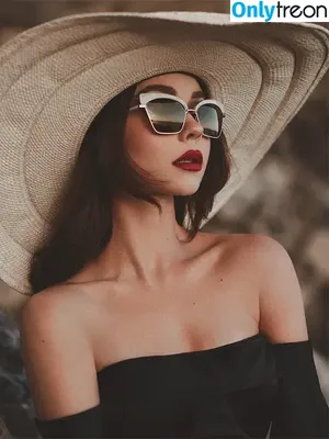 Sarah Hyland / Sarah_Hyland / sarahhyland фото голая #0593