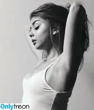Sarah Hyland / Sarah_Hyland / sarahhyland фото голая #0631