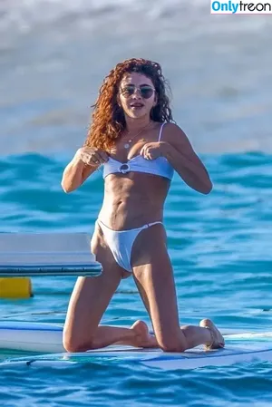 Sarah Hyland / Sarah_Hyland / sarahhyland фото голая #0645