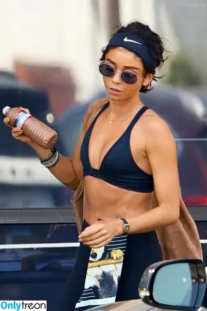 Sarah Hyland / Sarah_Hyland / sarahhyland фото голая #0666