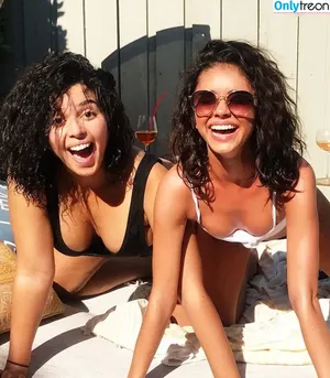 Sarah Hyland / Sarah_Hyland / sarahhyland фото голая #0693