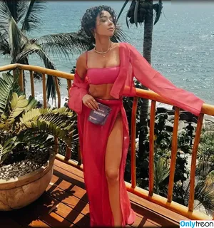 Sarah Hyland / Sarah_Hyland / sarahhyland фото голая #0695