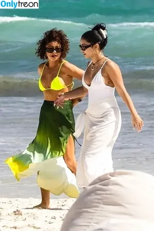 Sarah Hyland / Sarah_Hyland / sarahhyland фото голая #0732
