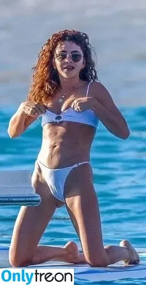 Sarah Hyland / Sarah_Hyland / sarahhyland фото голая #0754