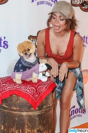 Sarah Hyland / Sarah_Hyland / sarahhyland фото голая #0854