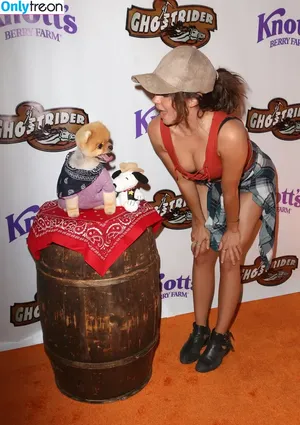 Sarah Hyland / Sarah_Hyland / sarahhyland фото голая #0867