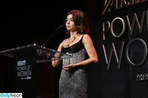 Sarah Hyland / Sarah_Hyland / sarahhyland фото голая #0895