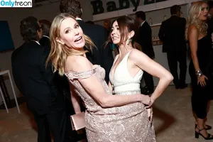 Sarah Hyland / Sarah_Hyland / sarahhyland фото голая #0911