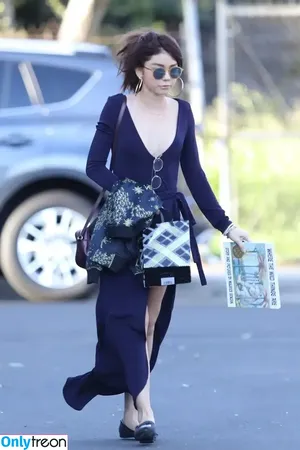 Sarah Hyland / Sarah_Hyland / sarahhyland nude photo #0961