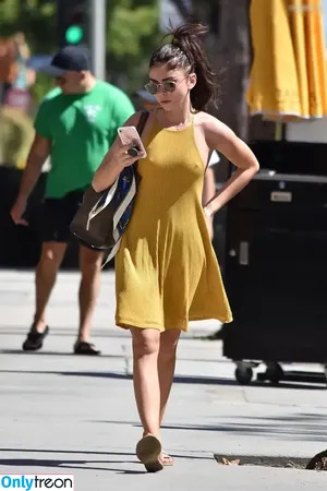 Sarah Hyland / Sarah_Hyland / sarahhyland nude photo #0970