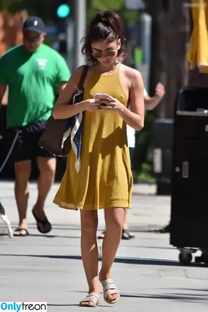 Sarah Hyland / Sarah_Hyland / sarahhyland nude photo #0972