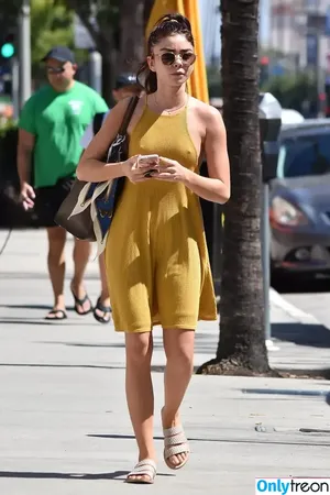 Sarah Hyland / Sarah_Hyland / sarahhyland nude photo #0977