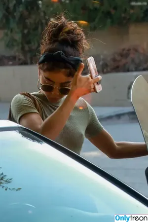 Sarah Hyland / Sarah_Hyland / sarahhyland nude photo #0991