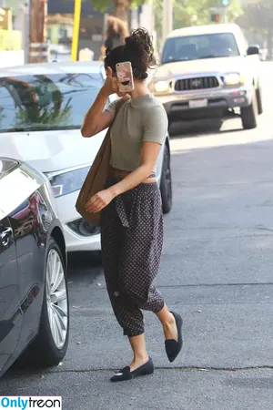 Sarah Hyland / Sarah_Hyland / sarahhyland nude photo #0998
