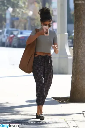 Sarah Hyland / Sarah_Hyland / sarahhyland nude photo #0999