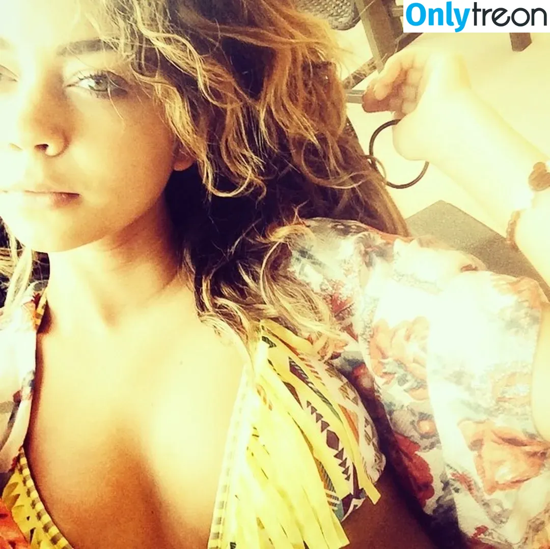 Sarah Hyland голая photo #0063 (Sarah_Hyland / sarahhyland)